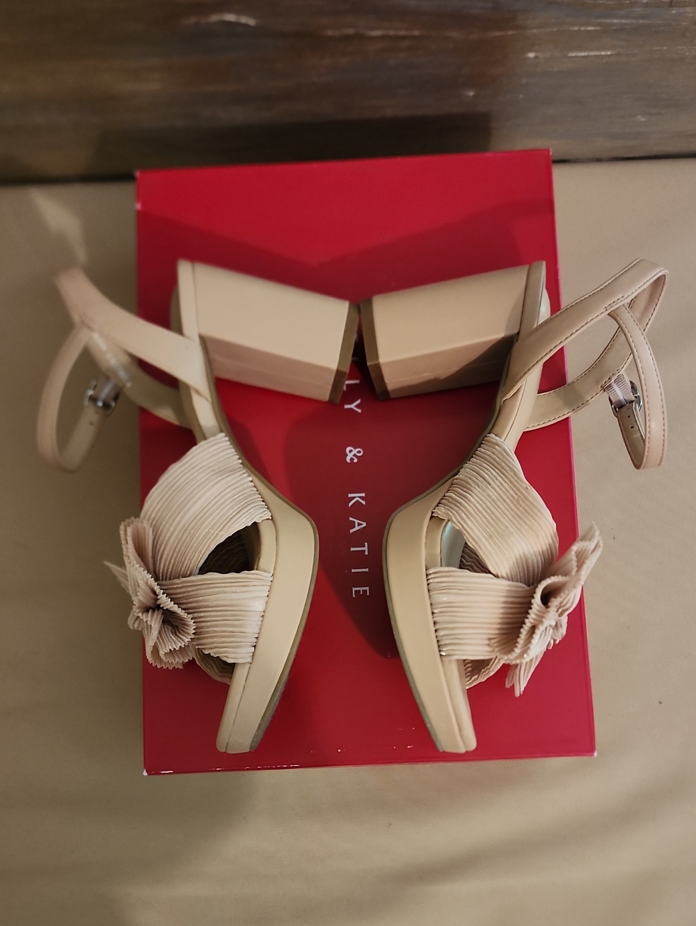 Kelly & Katie "Heather" Sandal, Color "Fawn", Block Heel, Like New